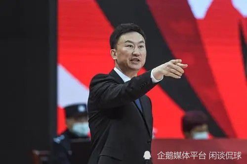 阿森纳与这名球员的合同要到2027年，并且有续约1年的选择权。